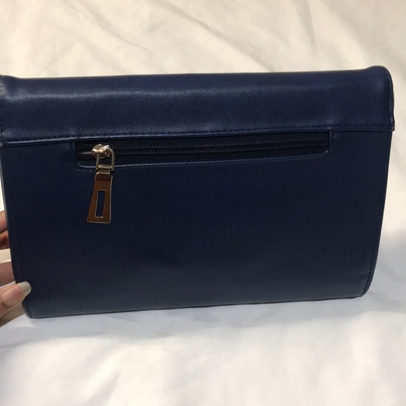 2 for $26 Crossbody purse - Picture 3 of 5